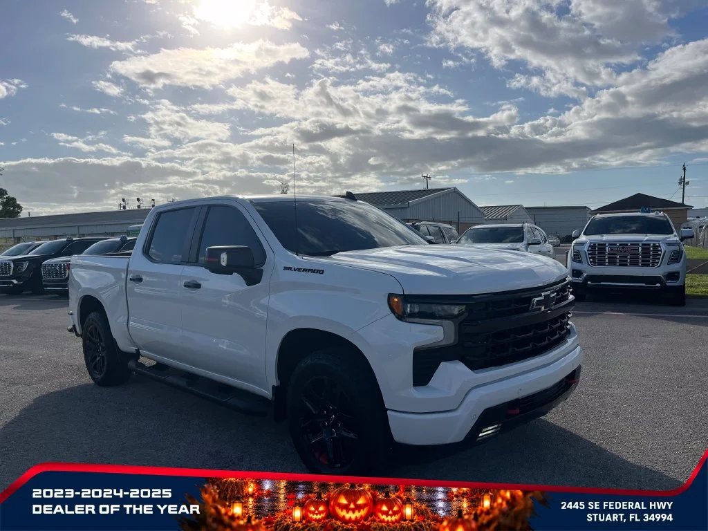 Used 2025 Summit White Chevrolet RST image 2