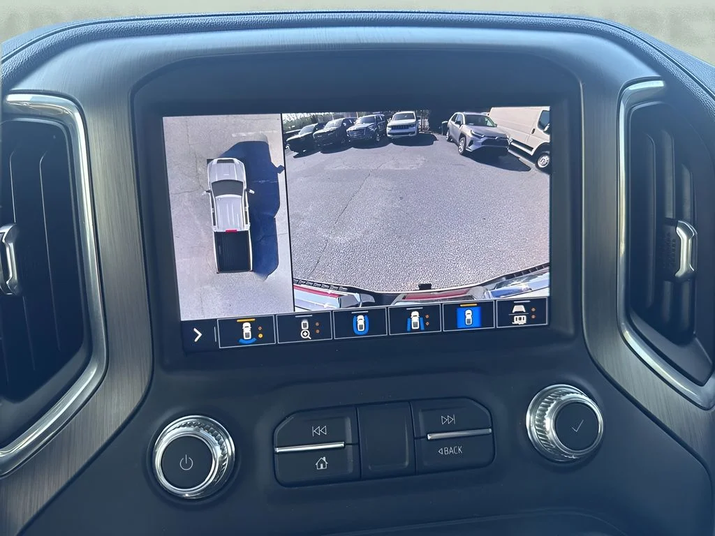 Used 2021 White GMC Denali image 23