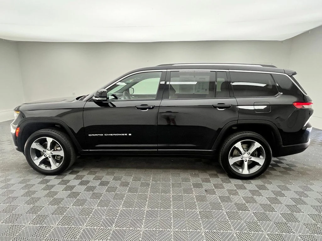 Used 2023 Black Jeep Limited image 12