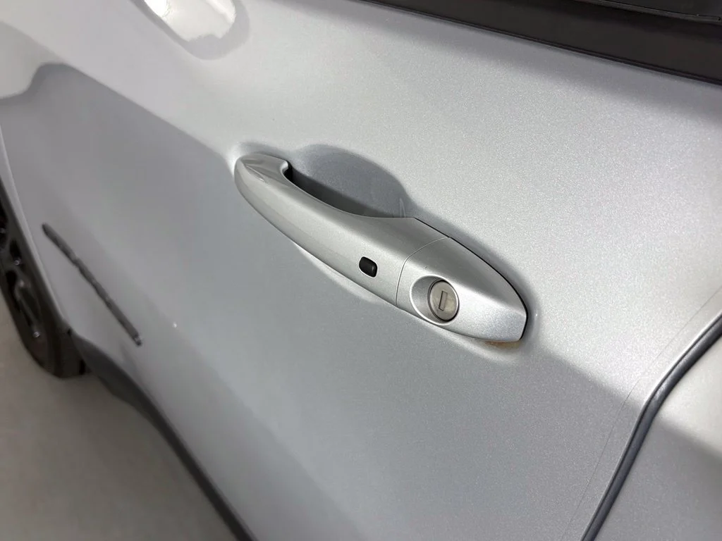 Used 2025 Silver Jeep Latitude image 12