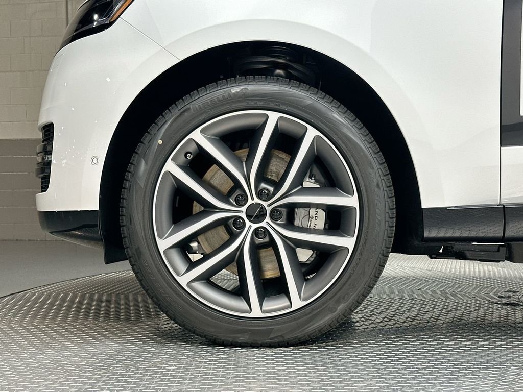 New 2026 Fuji White Land Rover SE image 13