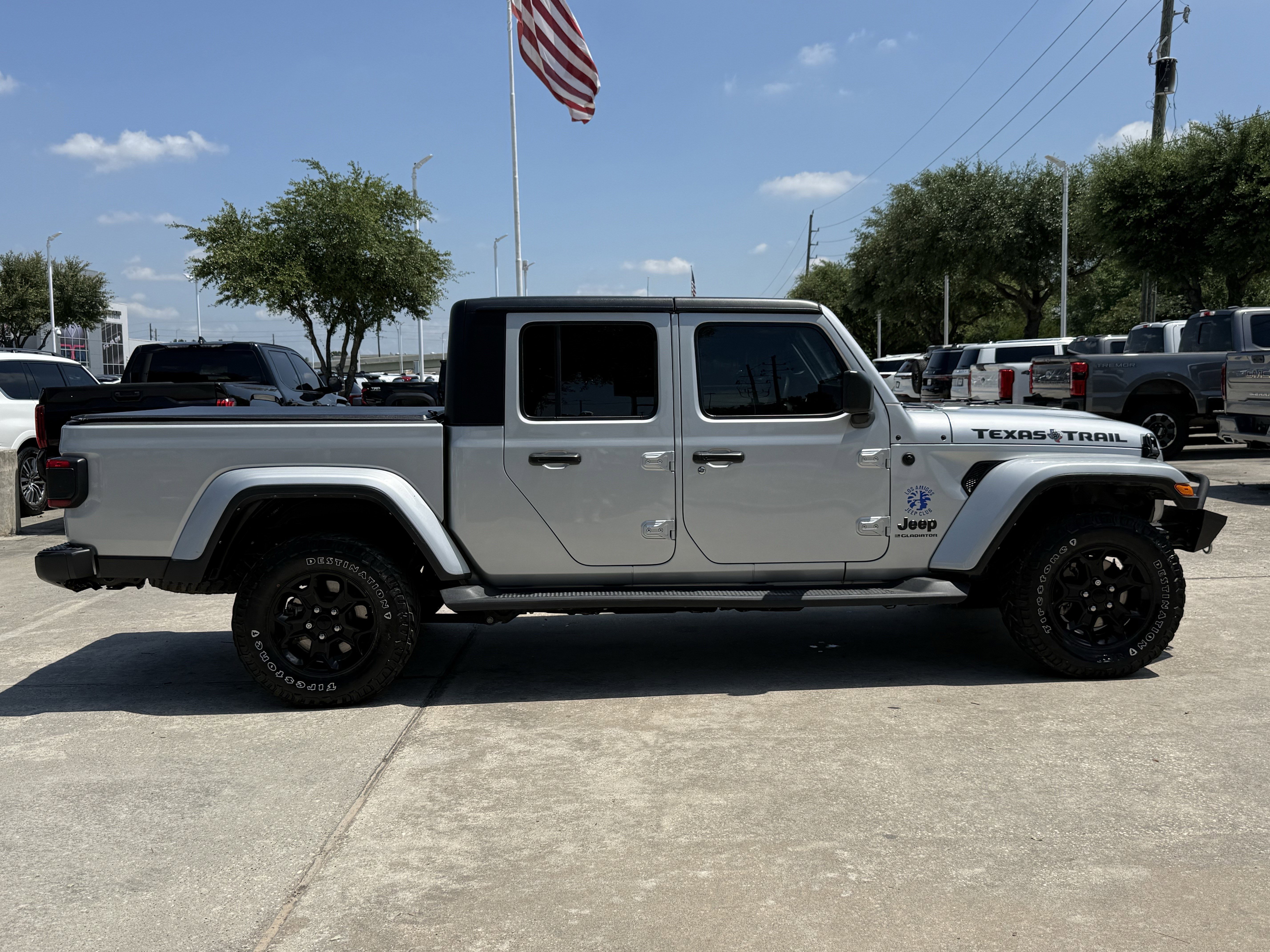Used 2023 Silver Zynith Clearcoat Jeep Texas Trail image 3