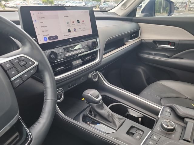 Used 2024 White Toyota Platinum image 23