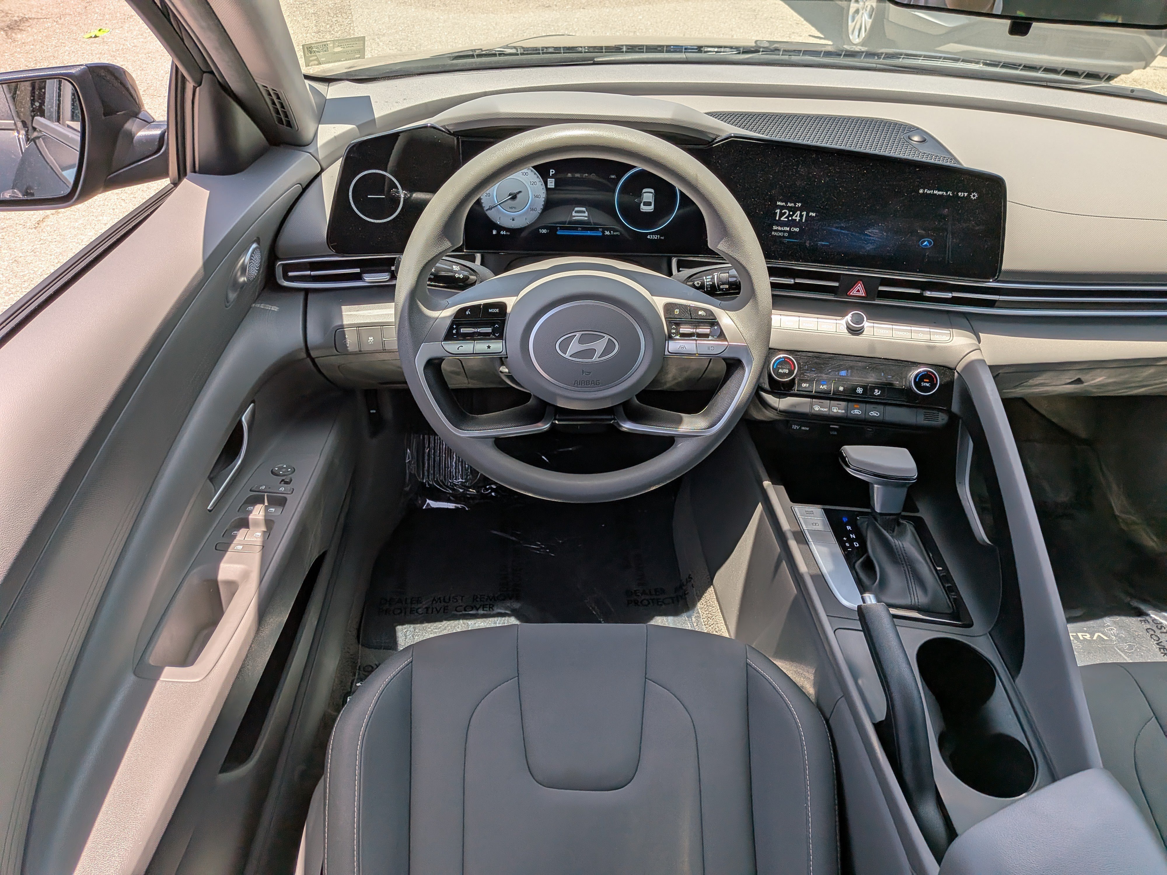 2024 Hyundai Elantra SEL - Photo 16
