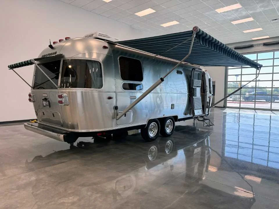 Used 2022 SILVER AIRSTREAM  image 9