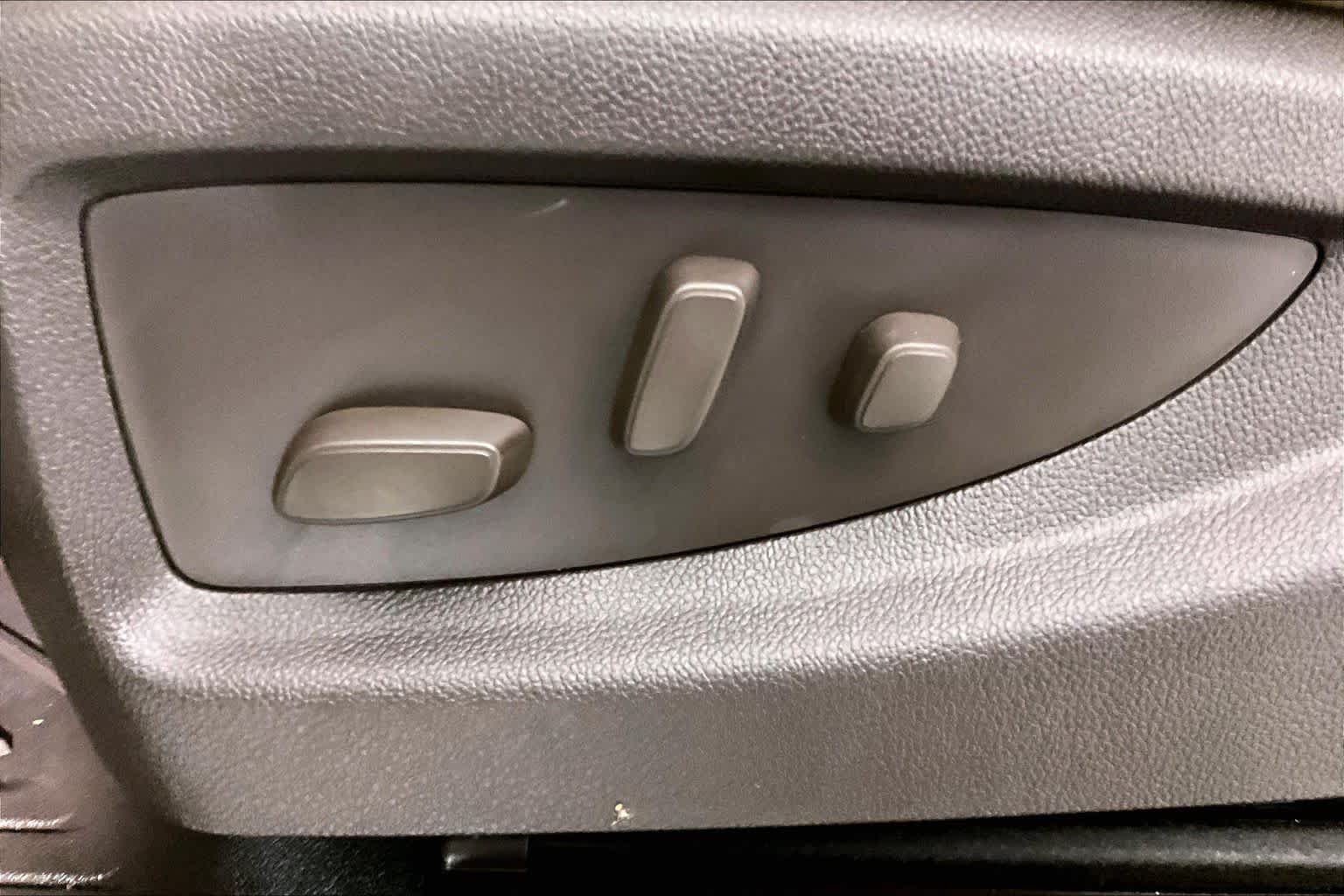 Used 2018 Quicksilver Metallic GMC Denali image 33