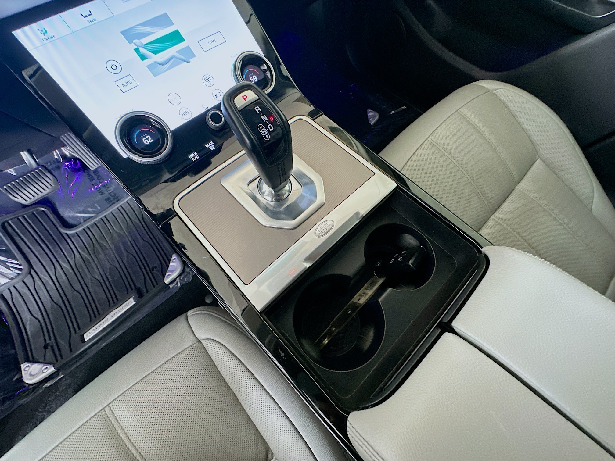 Used 2020 White Land Rover SE image 22