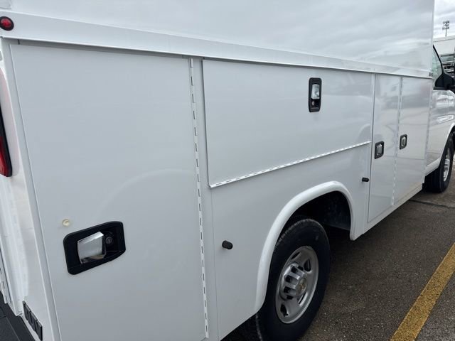 New 2025 Summit White Chevrolet 1WT image 5