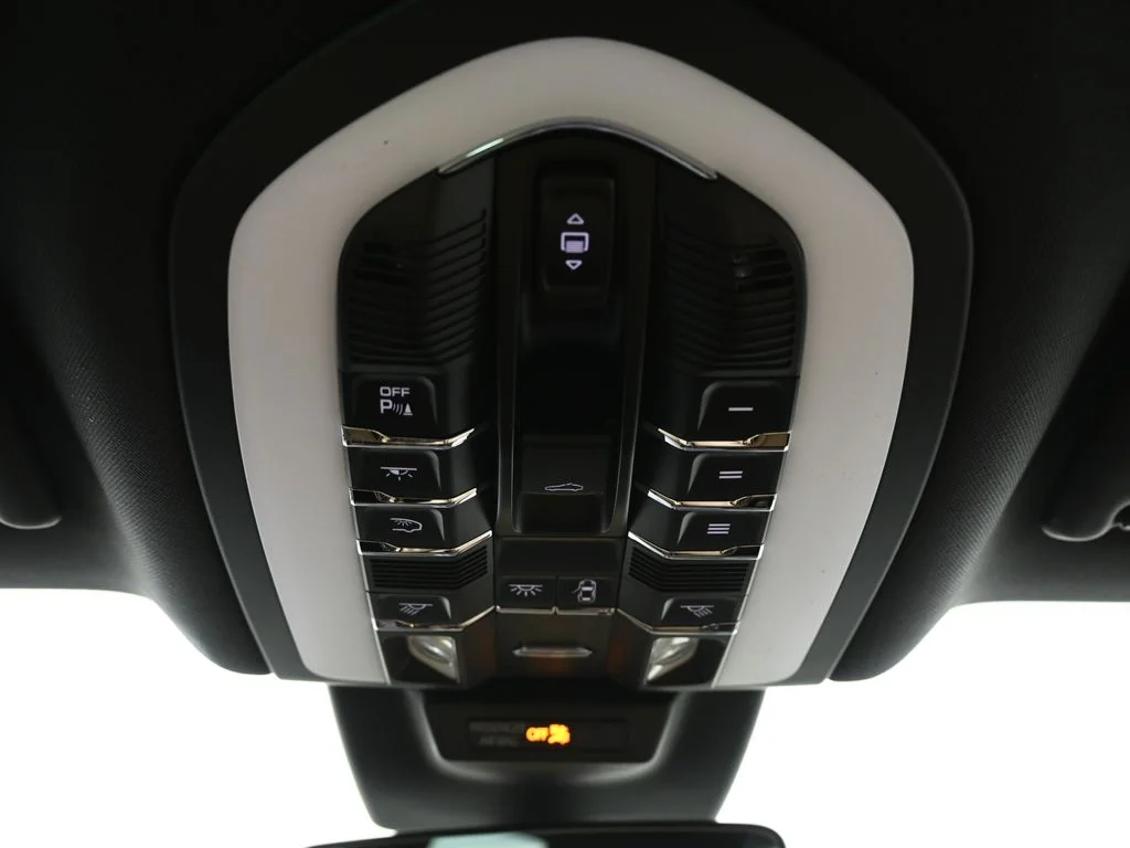 2026 Porsche Macan - Photo 21