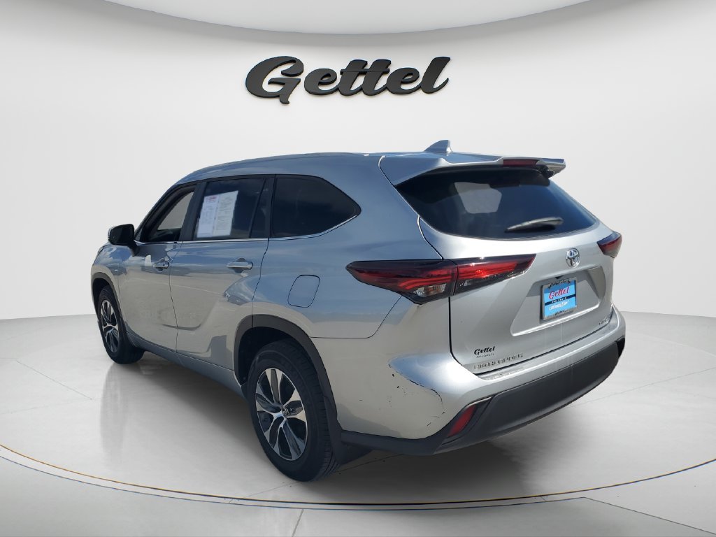 Used 2025 Silver Toyota XLE image 7
