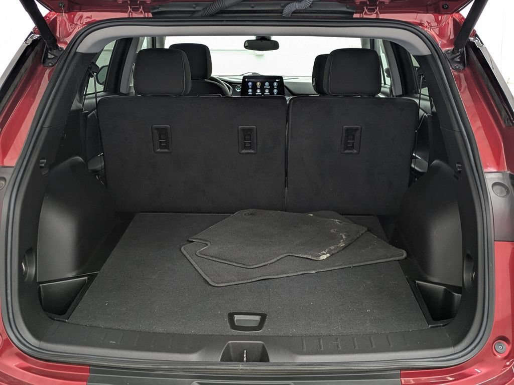 Used 2023 RADIANT RED TINTCOAT Chevrolet LT image 15