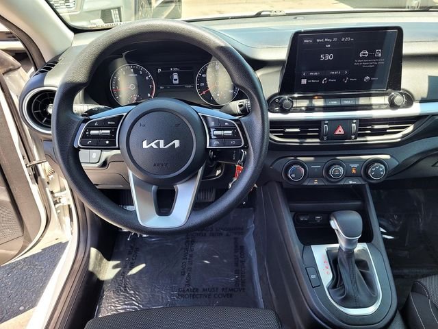 Used 2023 White Kia LXS image 9