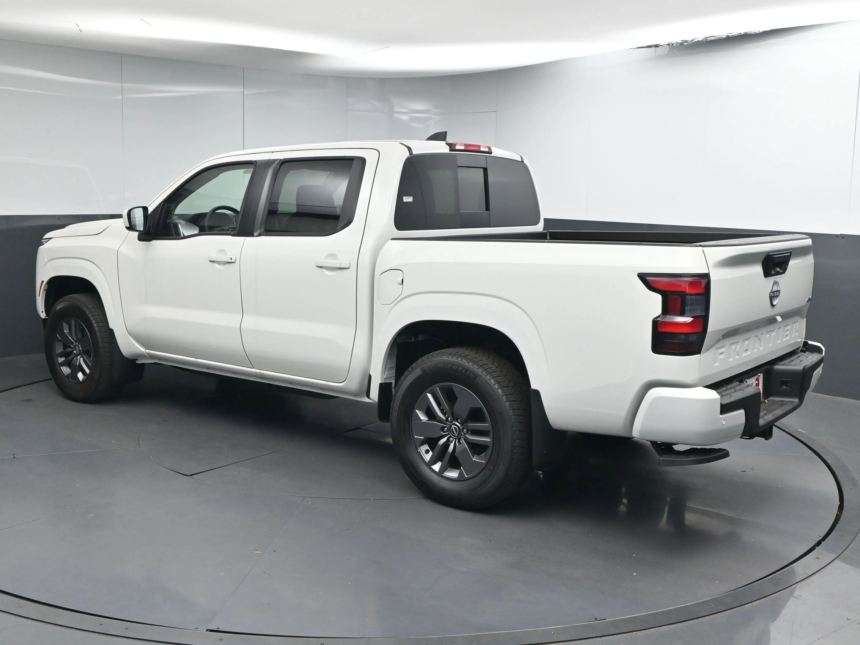 New 2026 Glacier White Nissan Crew Cab SV image 5