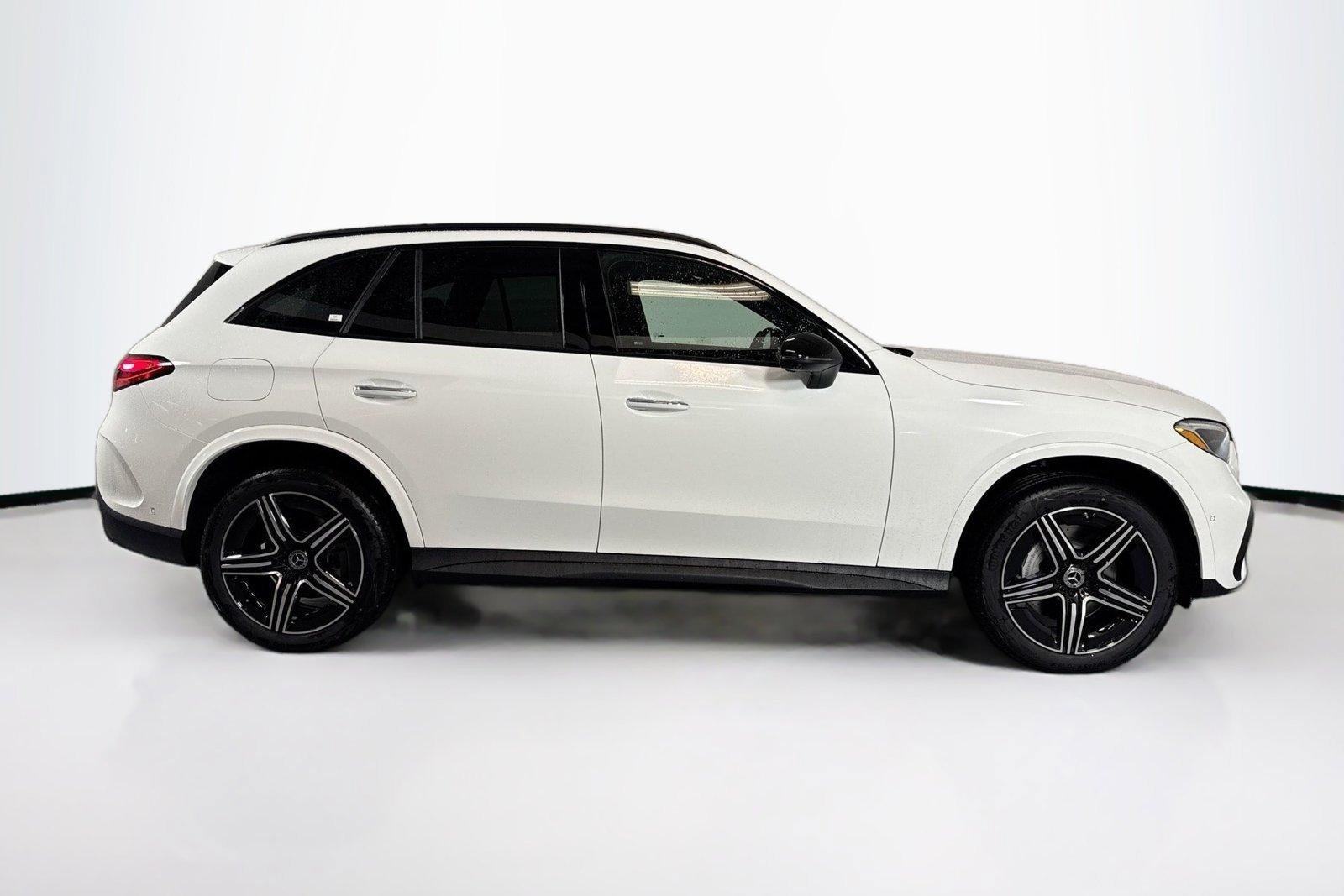New 2026 Polar White Mercedes-Benz GLC 300 image 4