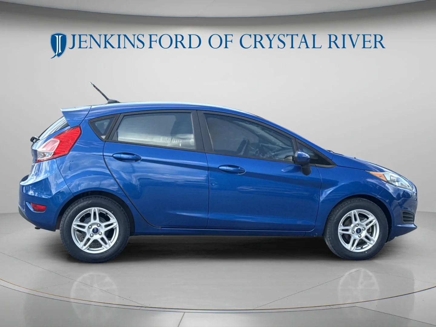 Used 2018 Lightning Blue Metallic Ford SE image 2