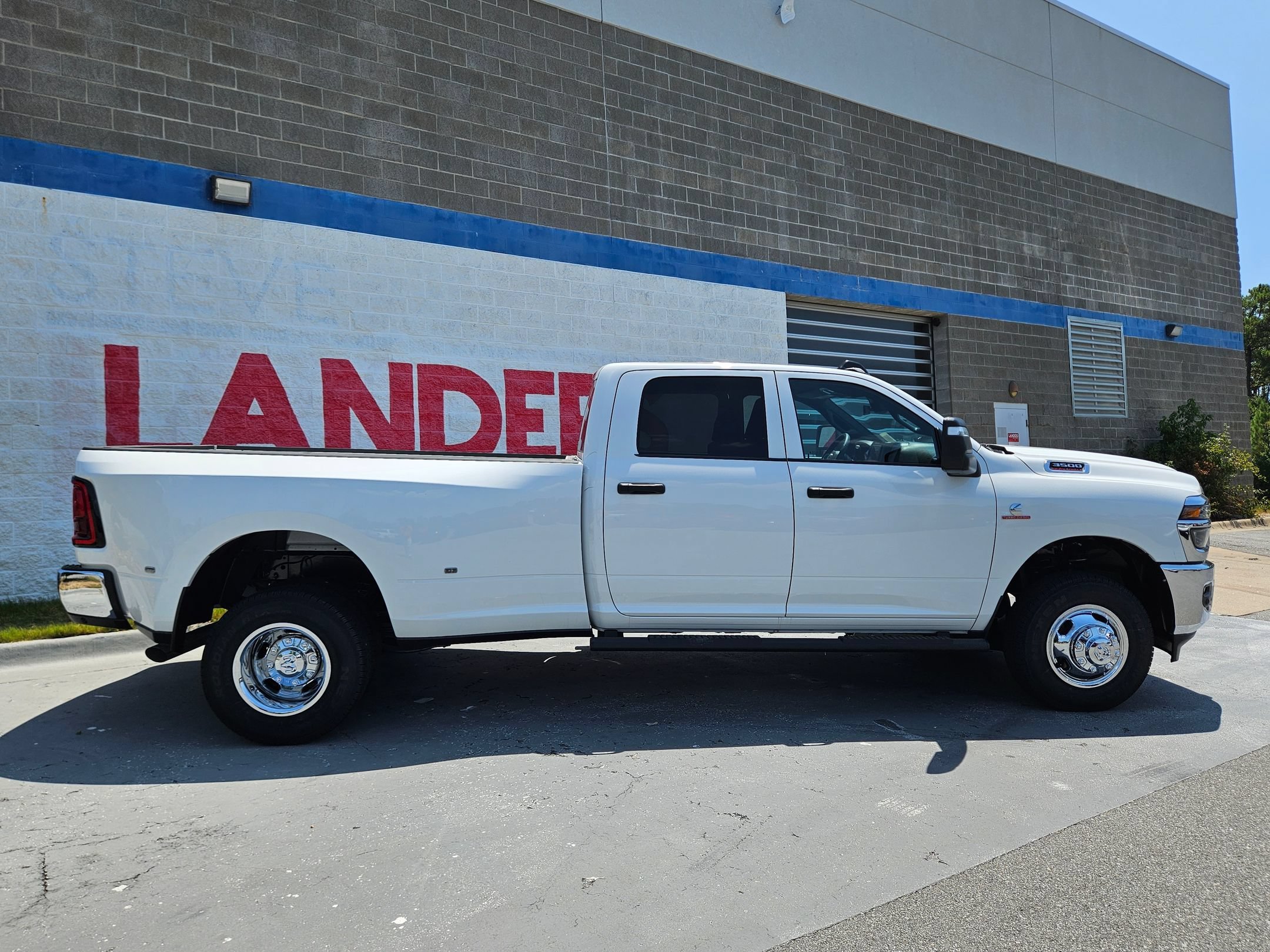 New 2026 Bright White Clear-Coat Exterior Paint RAM Tradesman image 8