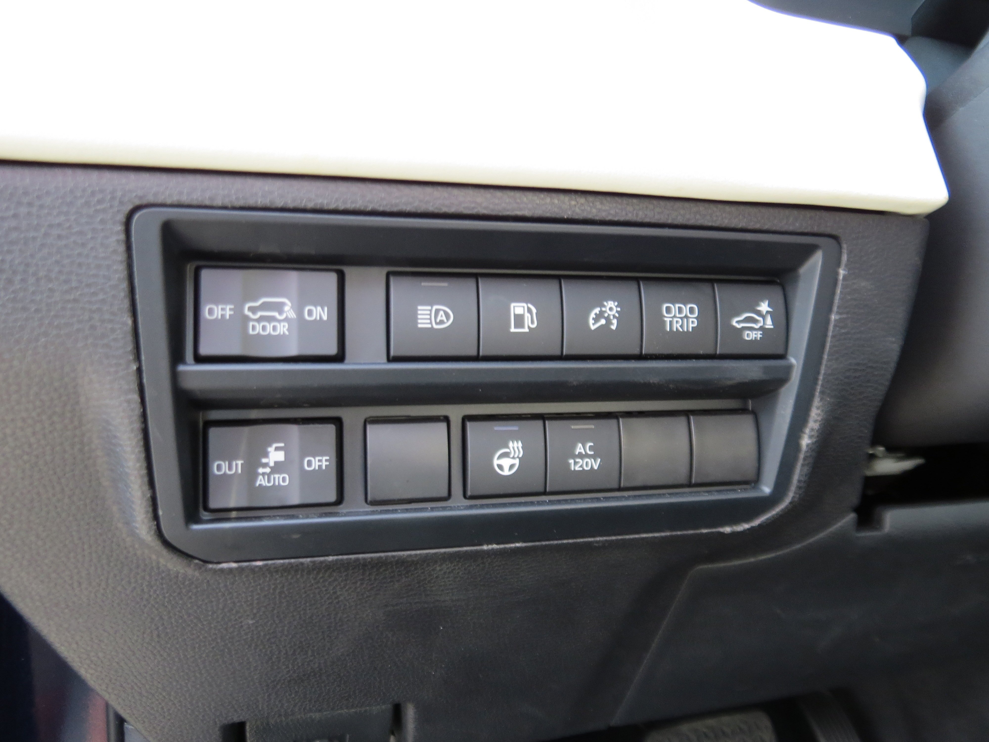 Used 2025  Toyota SR5 image 18