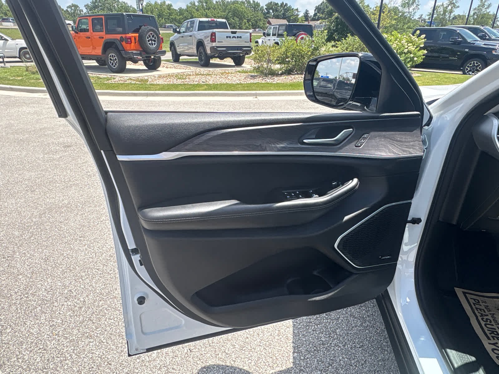 Used 2022 Bright White Clearcoat Jeep  image 19