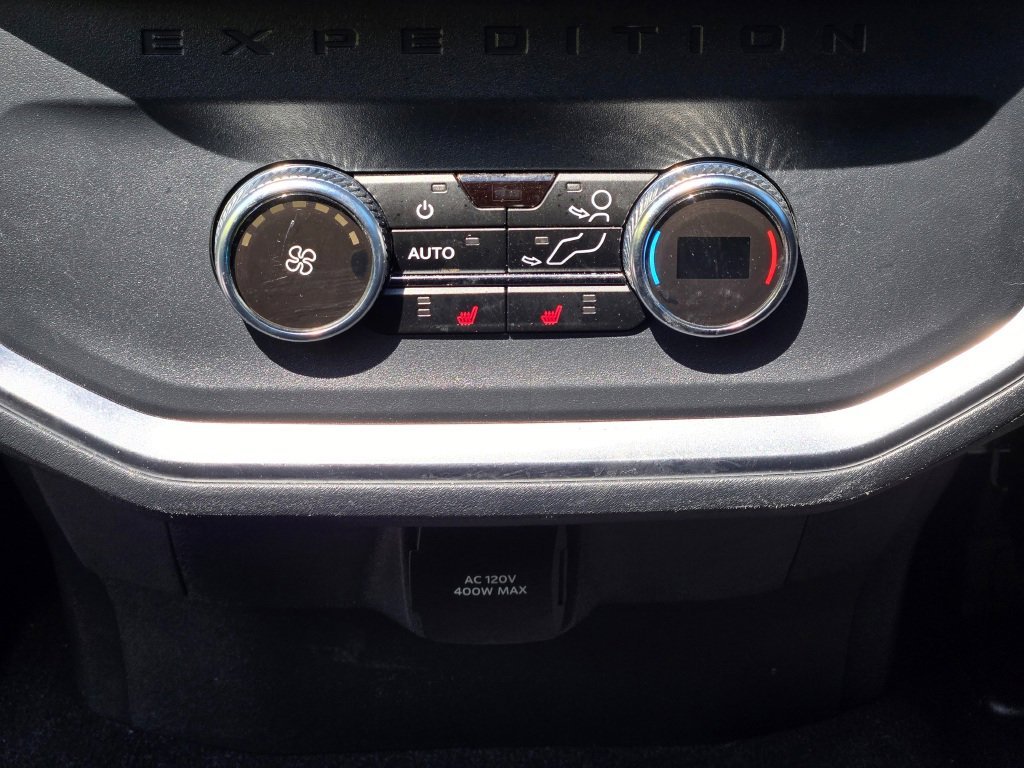 Used 2025 Space Silver Meta Ford Platinum image 23
