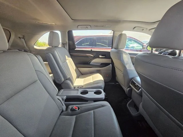 Used 2015 Shoreline Mist Toyota Limited Platinum V6 image 19