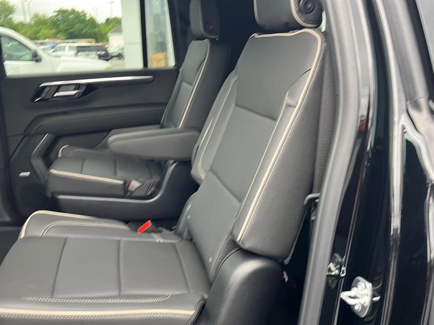 2026 Chevrolet Suburban Premier - Photo 25