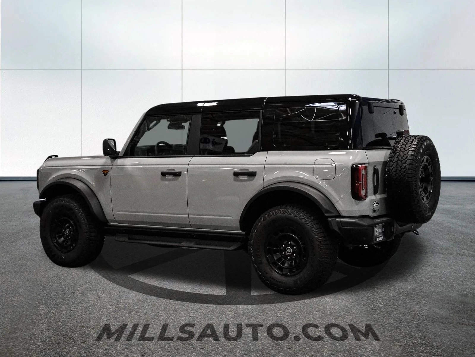 New 2026 Avalanche Gray Ford Badlands® image 4
