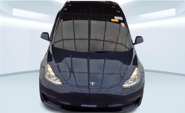 Used 2022  Tesla Base image 2