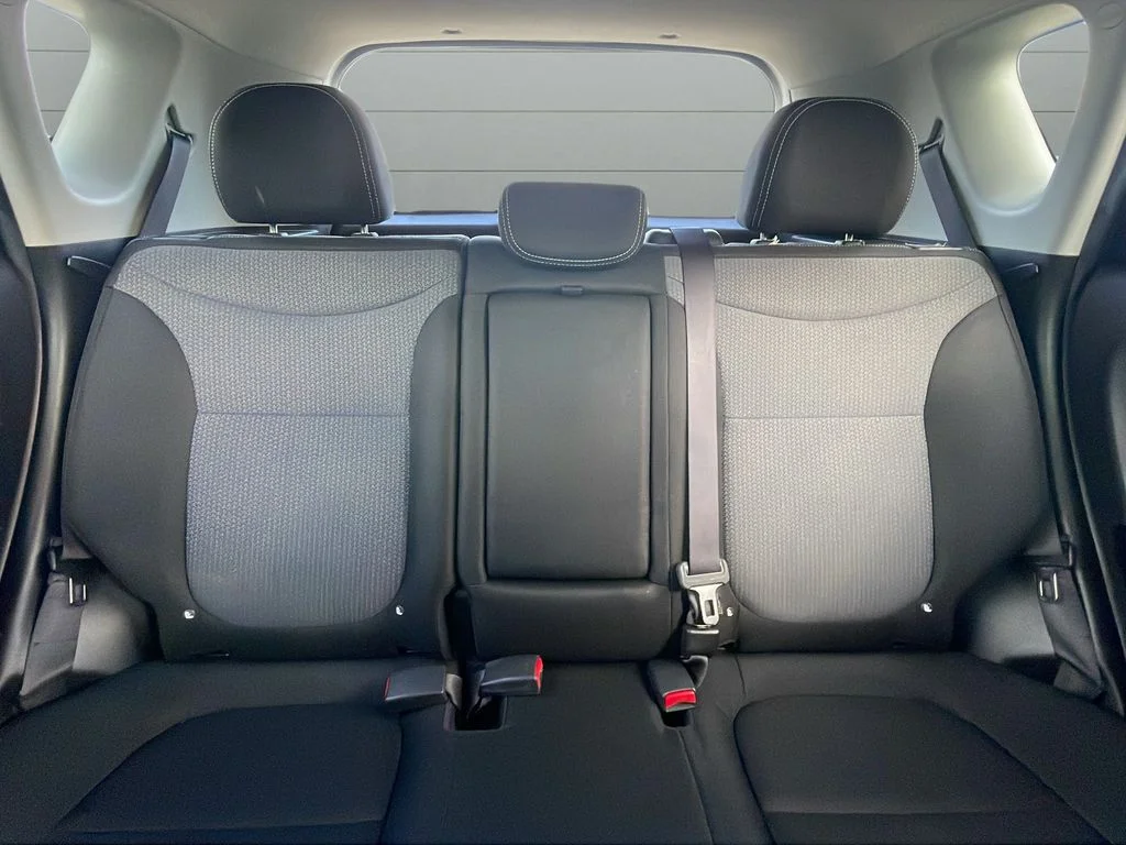 Used 2017 Silver Kia Plus image 39