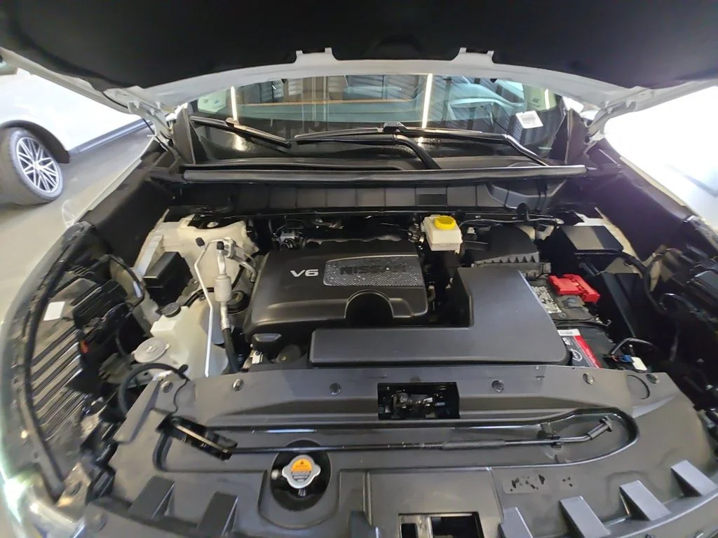 Used 2023 White Nissan Platinum image 24