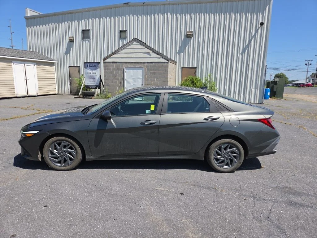 Certified Used 2024 Gray Hyundai SEL image 5