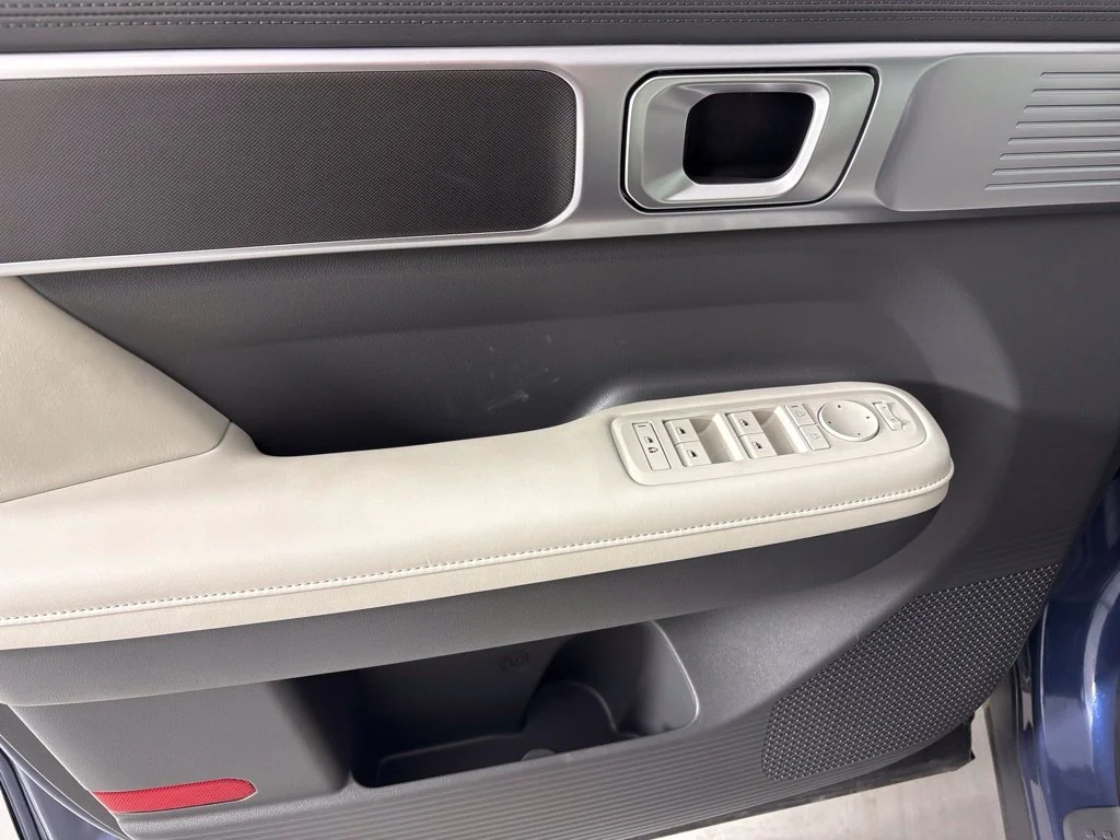 Used 2025 Blue Hyundai SEL image 23