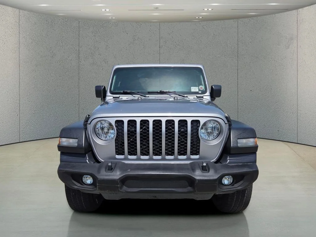 Used 2020 Silver Jeep Sport image 8