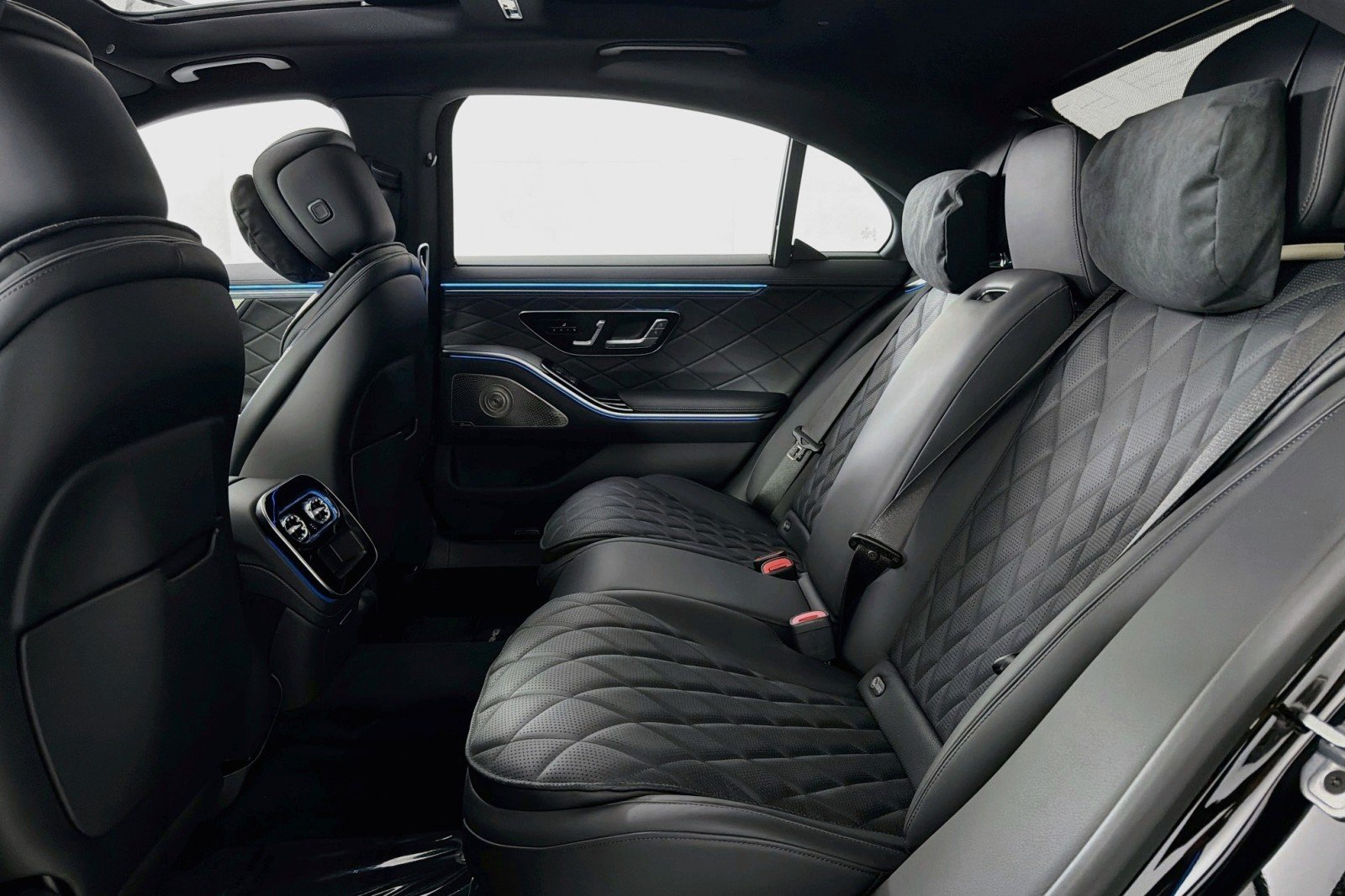 New 2027 Obsidian Black Metallic Mercedes-Benz S 580 4MATIC® Sedan image 7