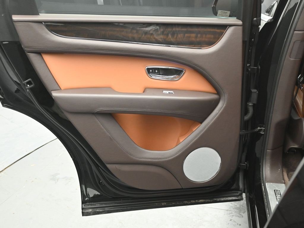 2021 BENTLEY BENTAYGA - Image 24