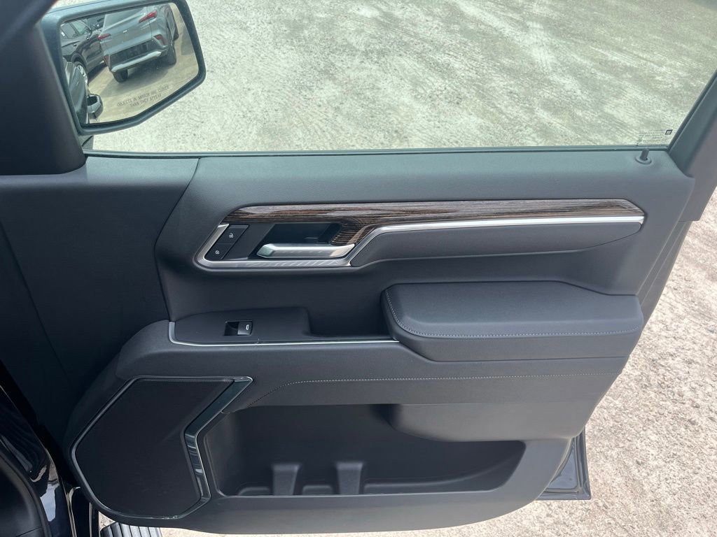 Used 2026 Titanium Rush Metallic GMC Elevation image 32