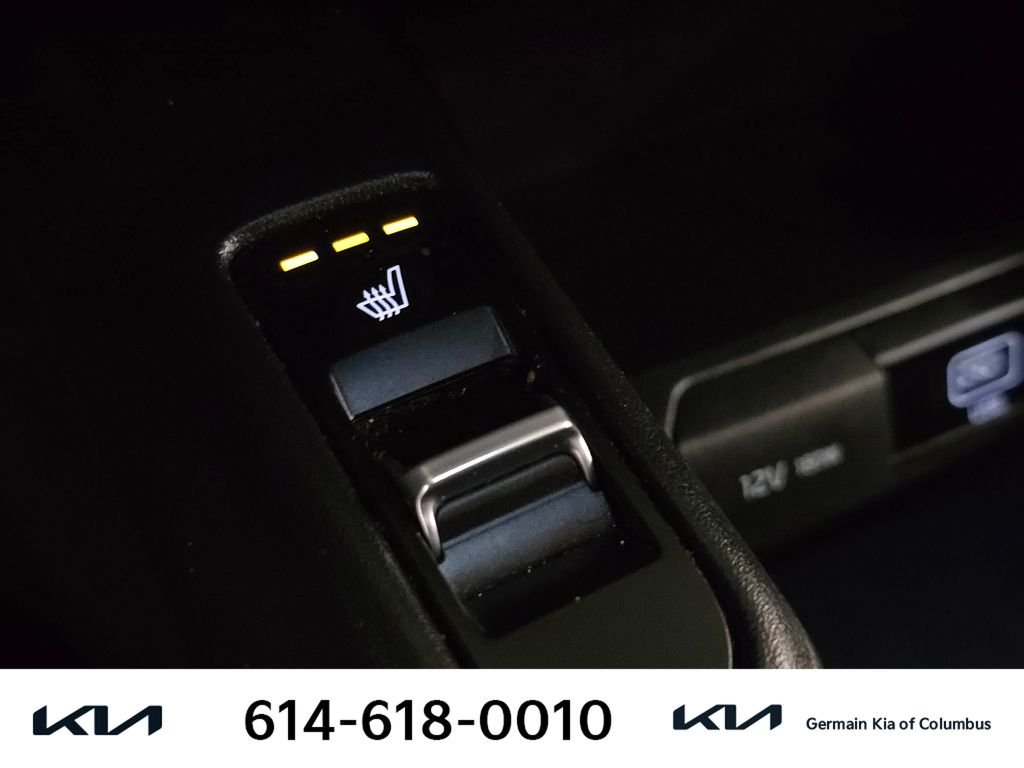 Used 2020 Black Kia S image 32