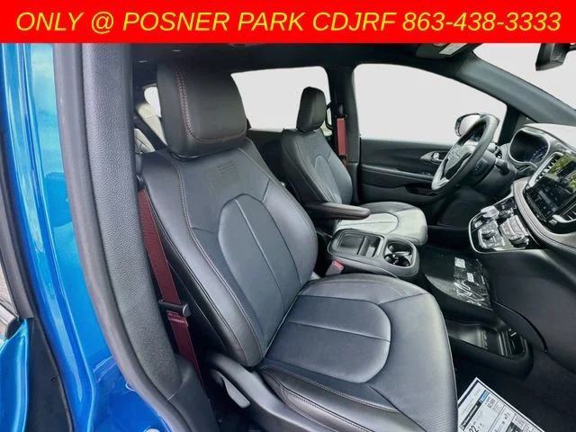 New 2027 Hydro Blue Pearl-Coat Exterior Paint Chrysler Select image 29