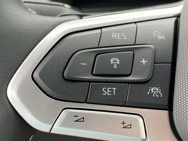 2025 Volkswagen Atlas Cross Sport SE w/Tech - Photo 18