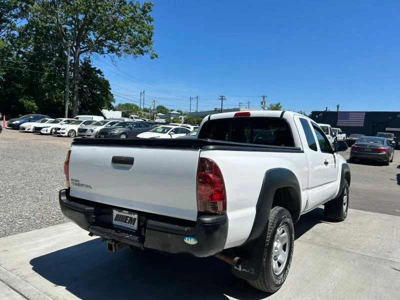 Used 2015 White Toyota Pickup 4D 6 ft image 11