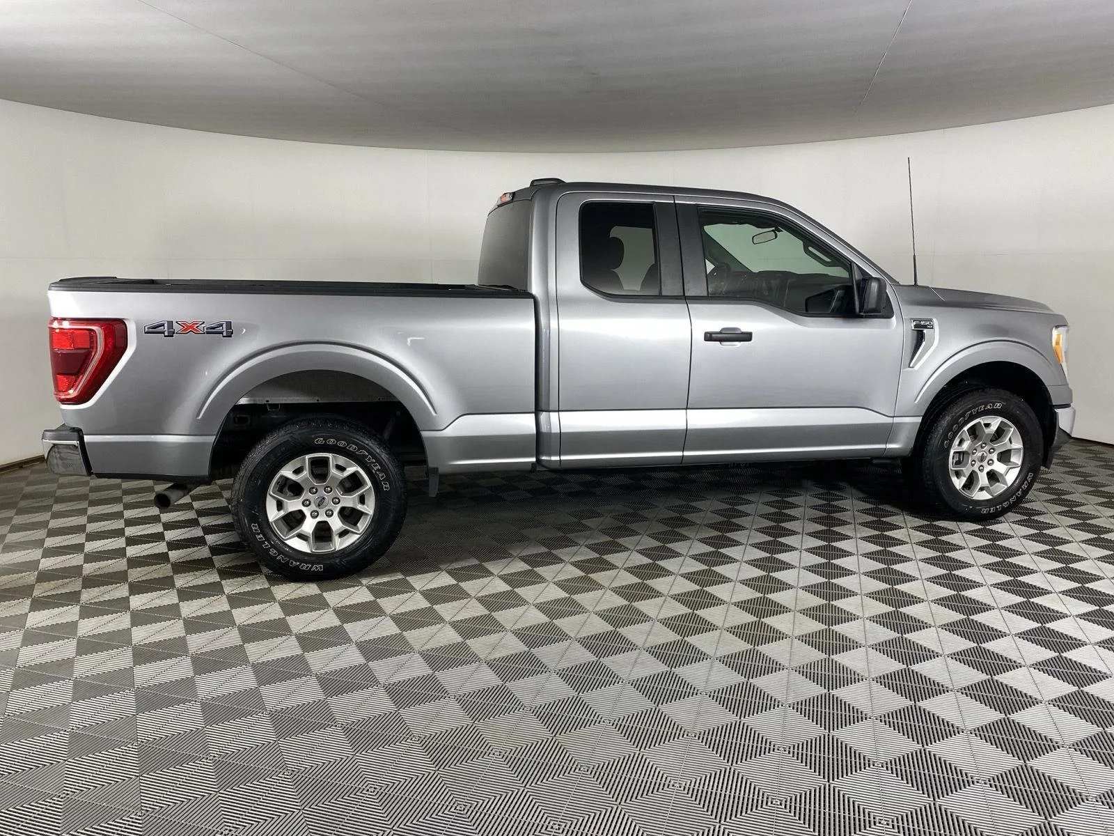 Used 2022 Iconic Silver Ford XLT image 11