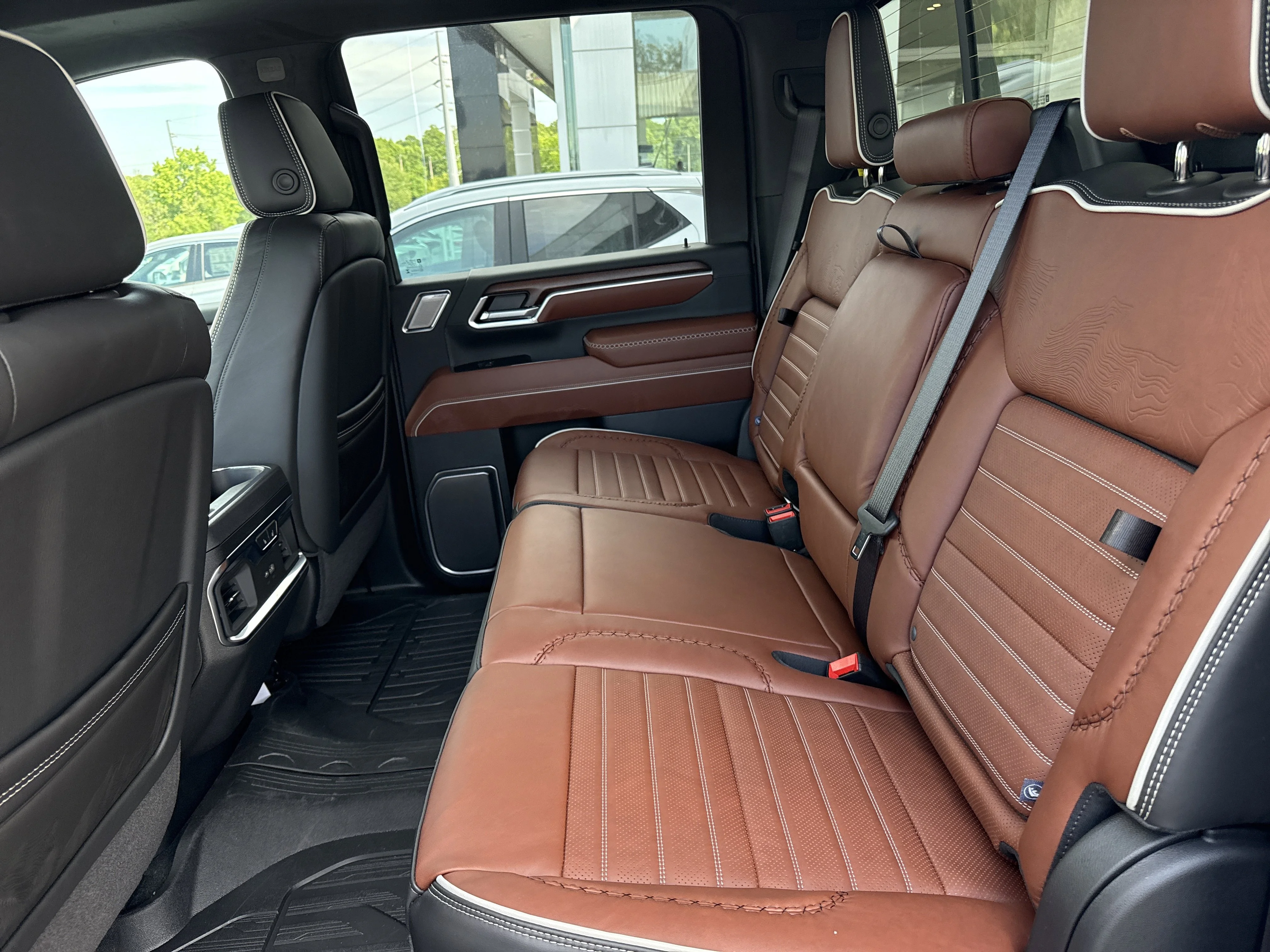 New 2026 Glacier White Tricoat GMC Denali Ultimate 4WD image 6