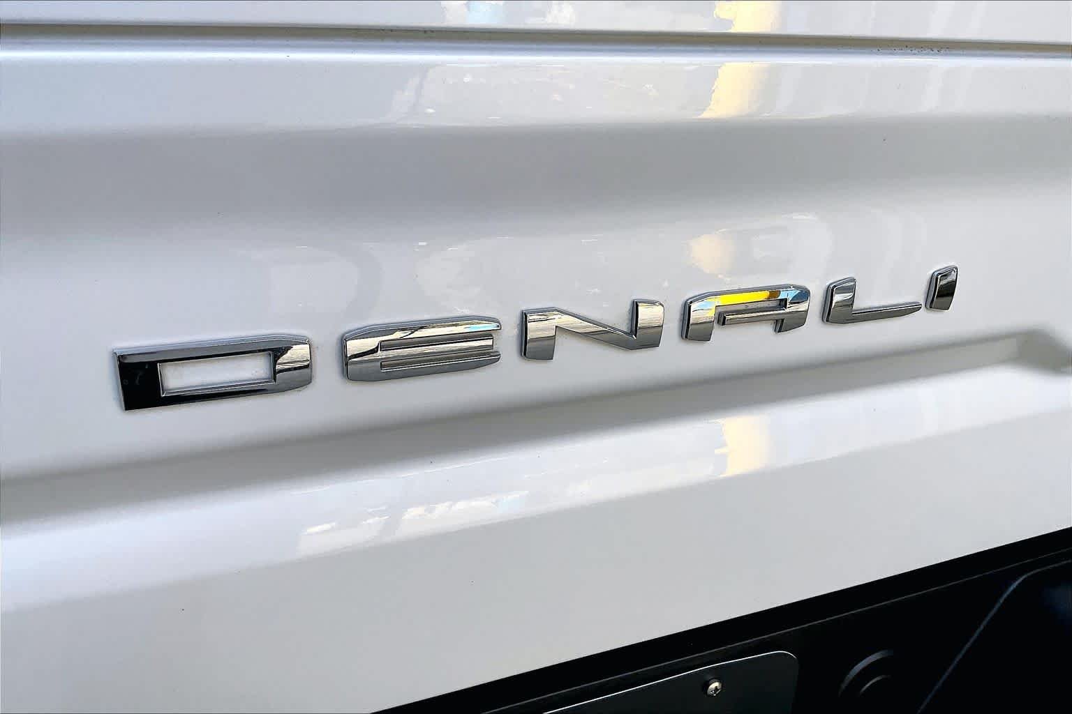 Used 2024 White Frost Tricoat GMC Denali image 31
