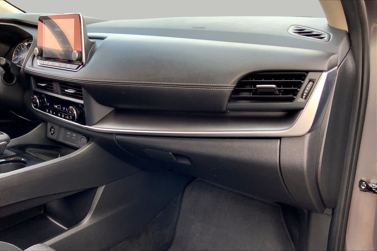2024 Nissan Rogue SV - Photo 18