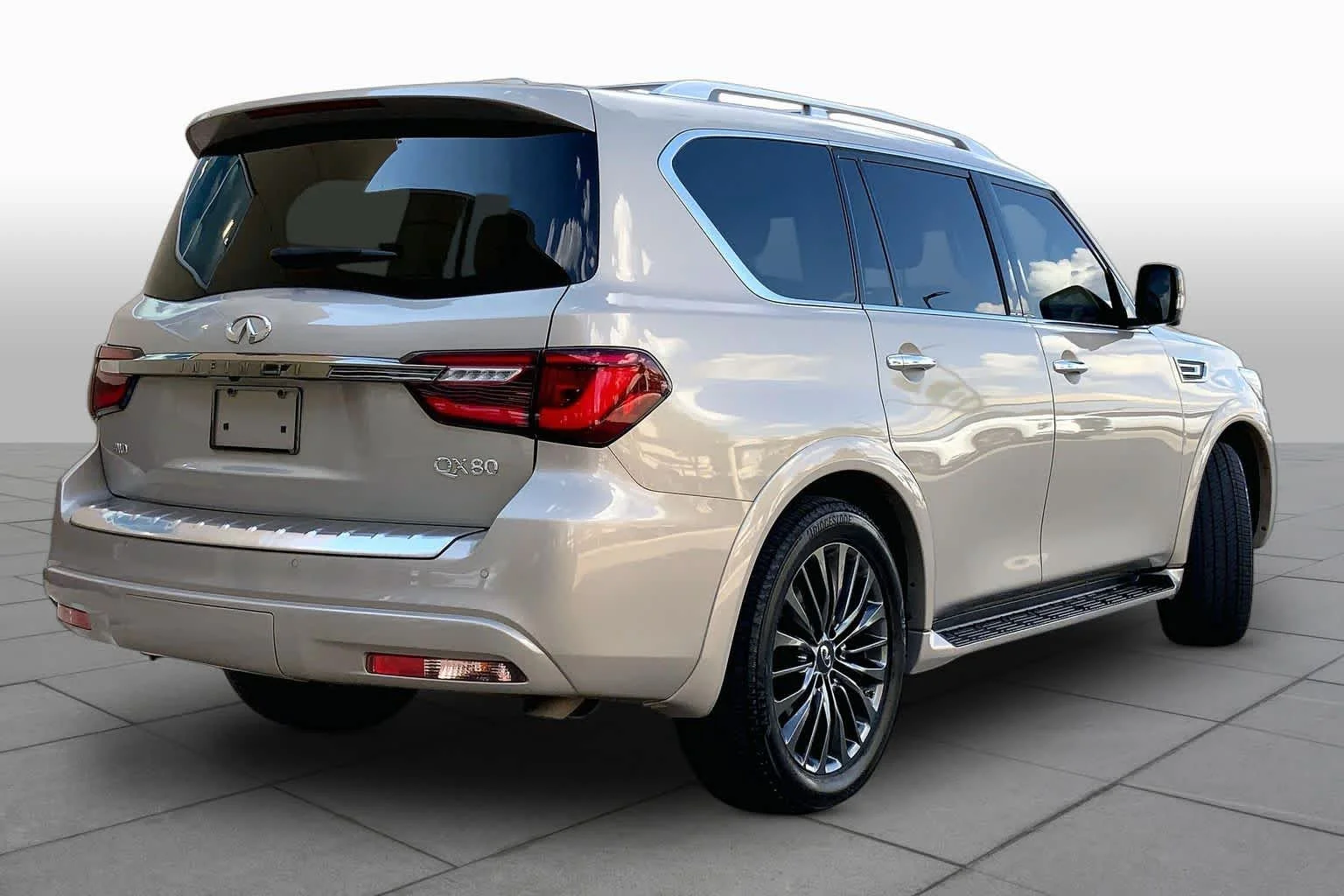 Used 2023 Champagne Quartz INFINITI PREMIUM SELECT image 13