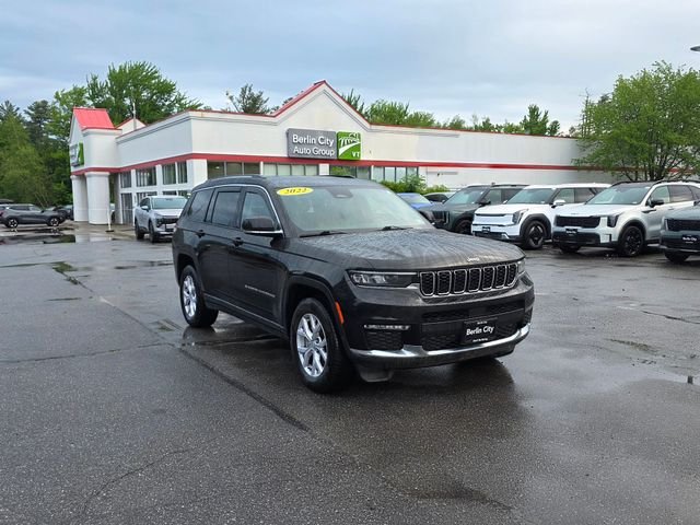 Used 2022 Diamond Black Jeep Limited image 31