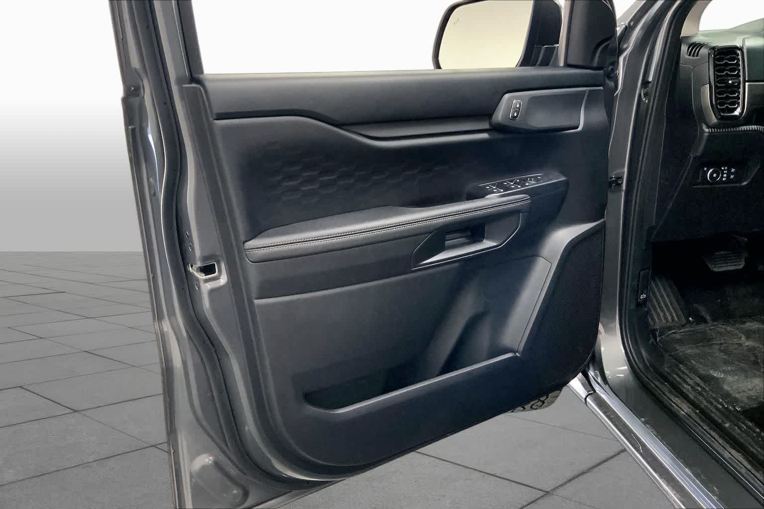 New 2026 M7/CARBONIZED G Ford XLT image 10