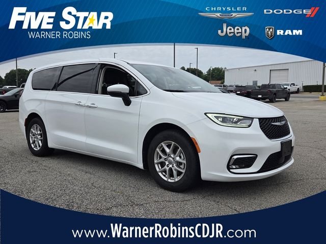 2023 Chrysler Pacifica Touring L's photo