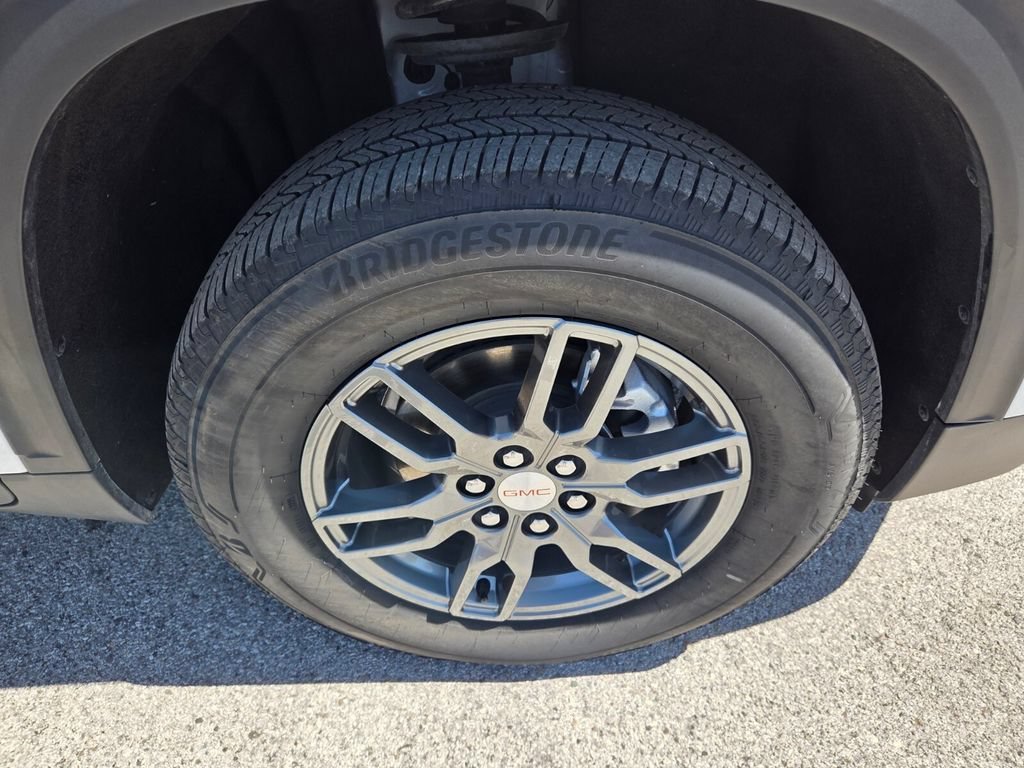 Used 2025 Summit White GMC FWD Elevation image 19