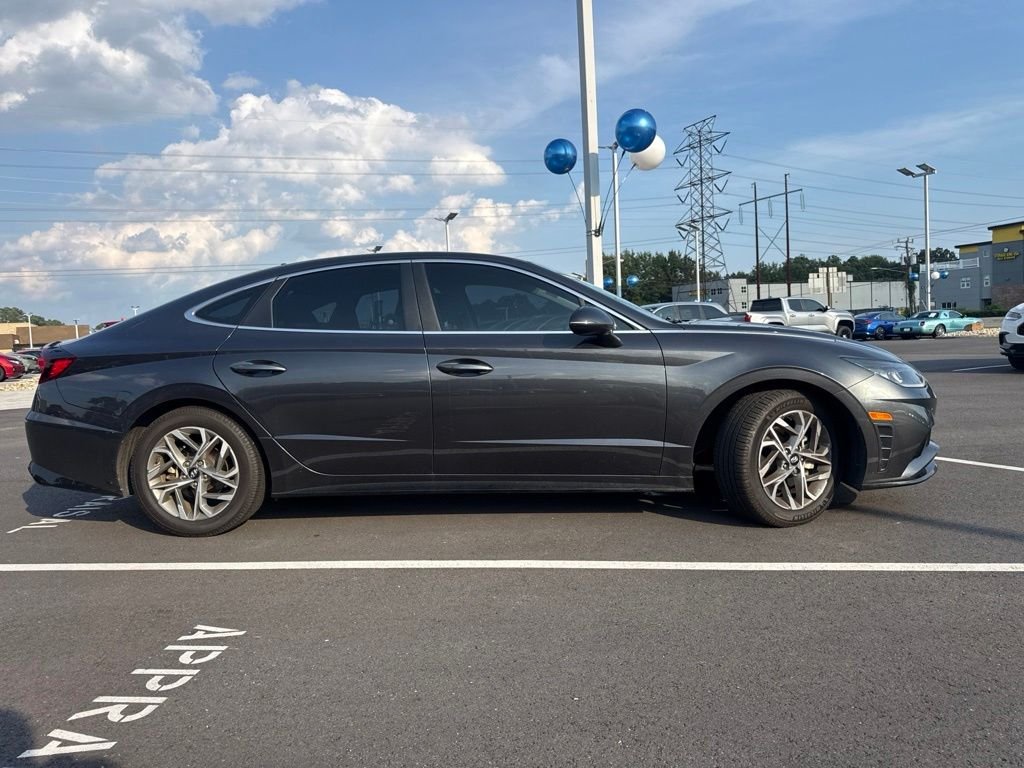 Used 2021 Gray Hyundai SEL image 5