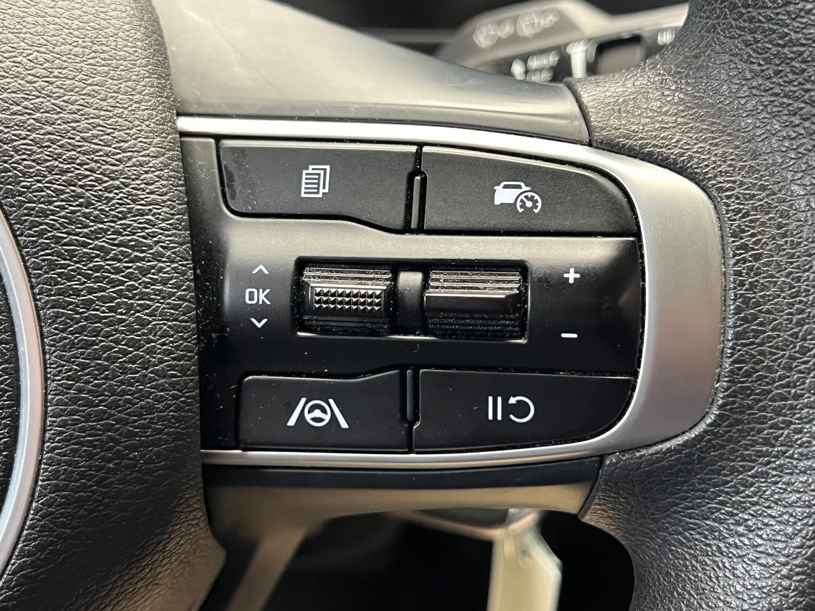 Used 2024 Gravity Gray (kdg) Kia LX image 14